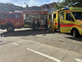 Feuerwehr und Krankenwagen